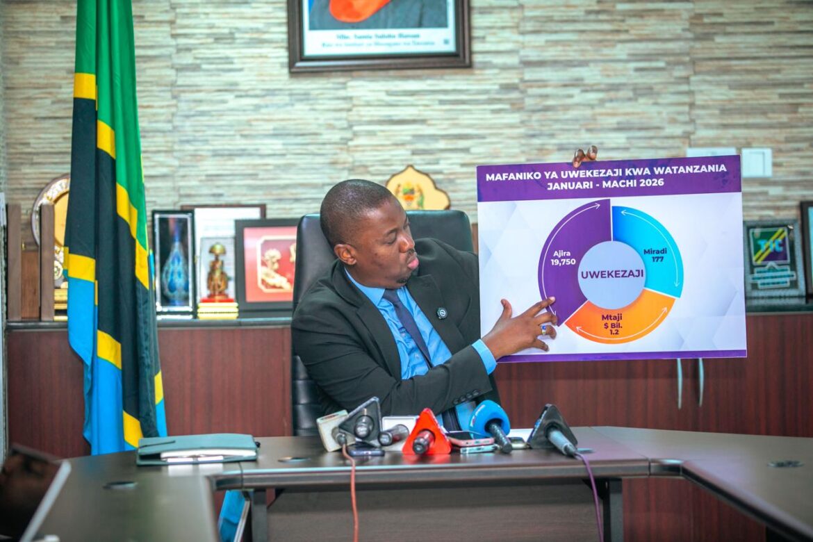 Mkurugenzi wa Mamlaka ya Uwekezaji na Maeneo Maalum ya Kiuchumi Tanzania (TISEZA), Gilead Teri, akizungumza leo Aprili 2, 2026 jijini Dar es Salaam wakati akitoa taarifa ya hali ya uwekezaji nchini kwa kipindi cha Januari hadi Machi 2026.